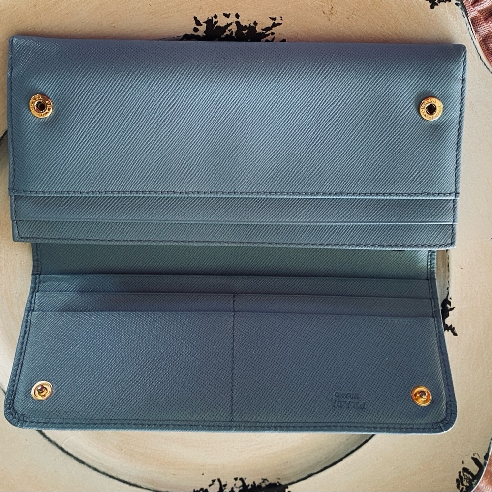 Authentic Prada Blue Wallet with Bow Detail and Gold Hardware - Picture 5 of 9